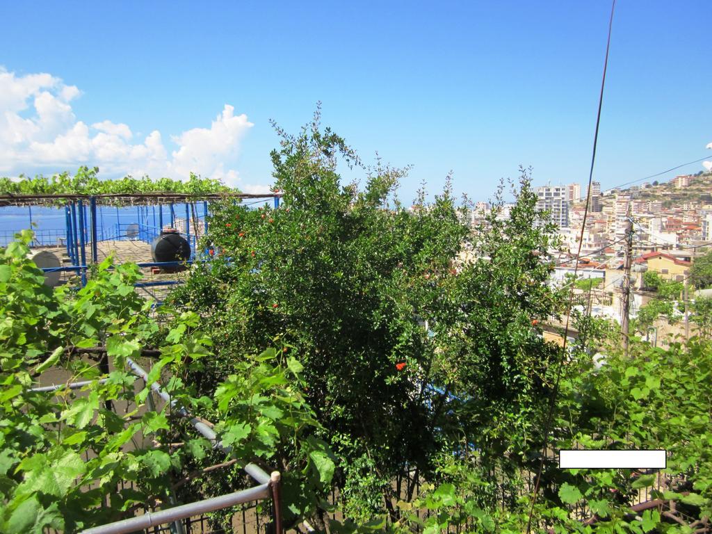 Guest House And Tavern Leo Sarande Exterior photo