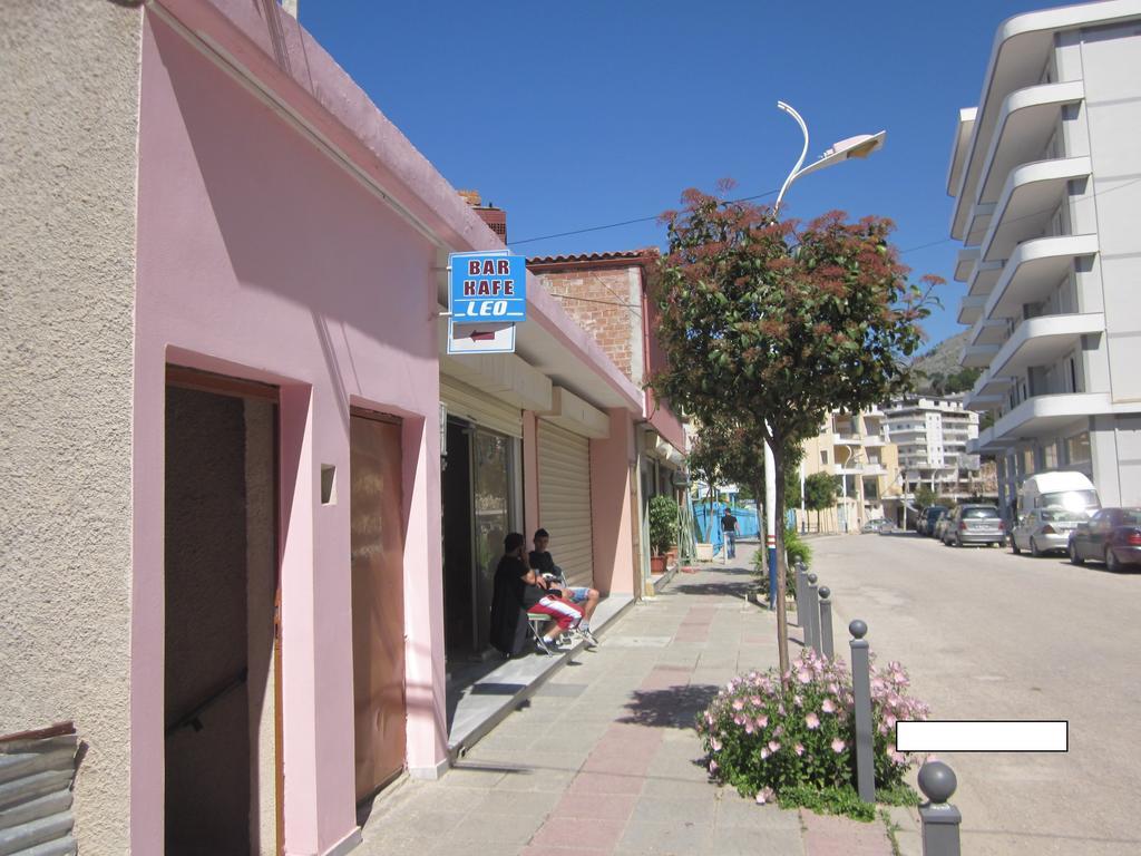 Guest House And Tavern Leo Sarande Exterior photo