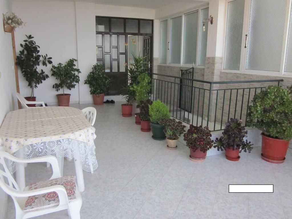 Guest House And Tavern Leo Sarande Exterior photo