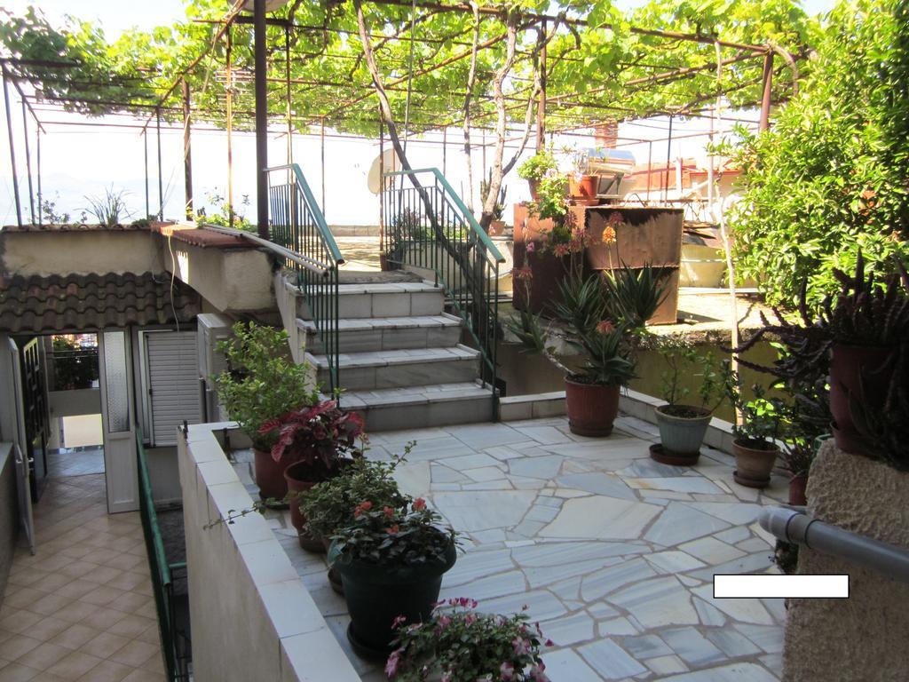 Guest House And Tavern Leo Sarande Exterior photo