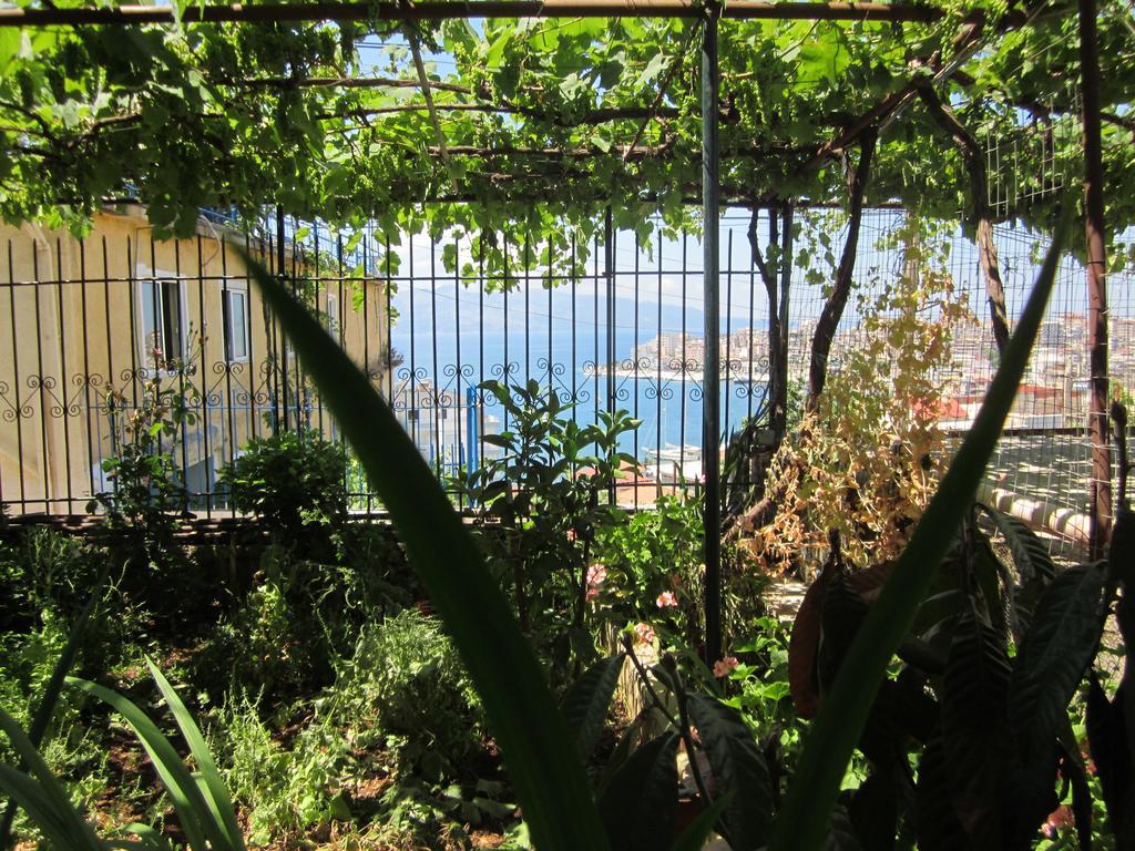 Guest House And Tavern Leo Sarande Exterior photo