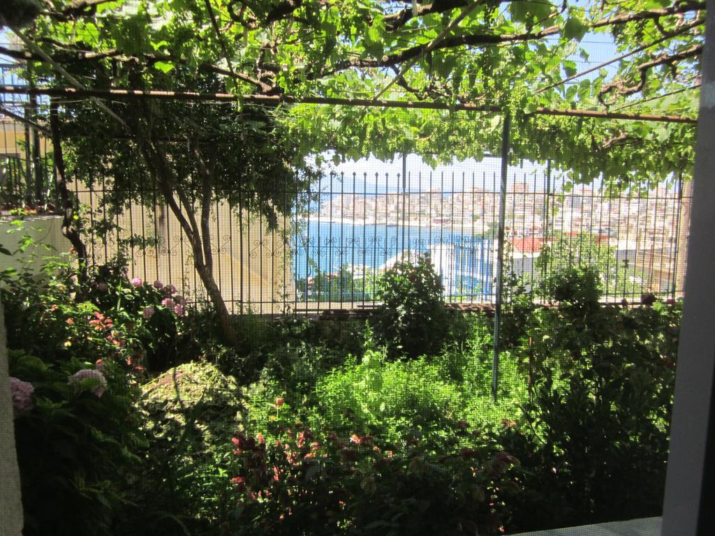 Guest House And Tavern Leo Sarande Exterior photo