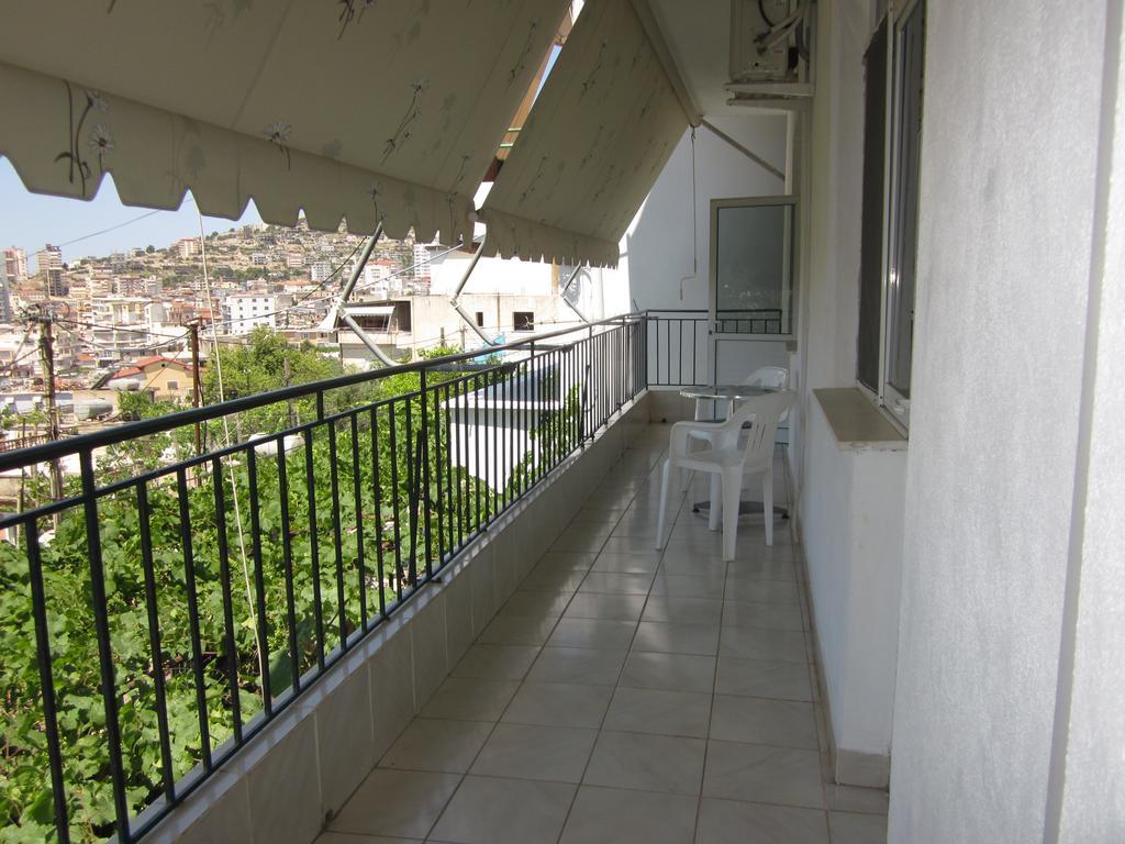 Guest House And Tavern Leo Sarande Exterior photo