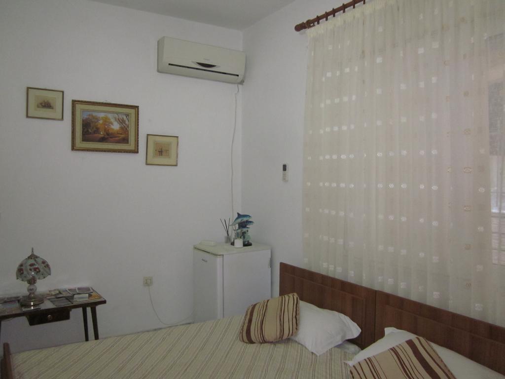 Guest House And Tavern Leo Sarande Exterior photo